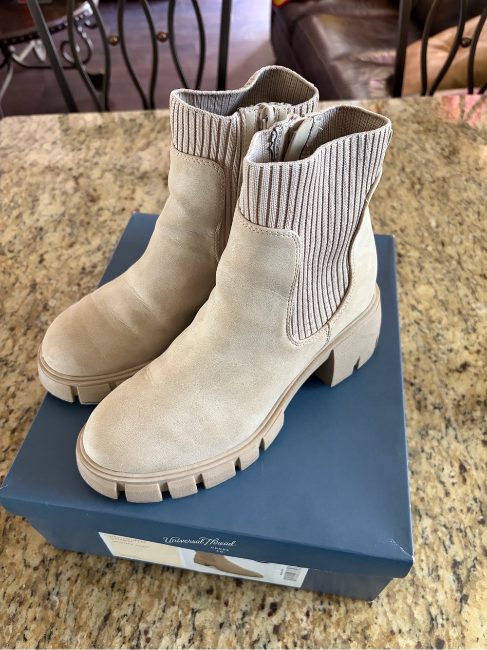 Universal Thread Neutral Tan Ribbed Chelsea Lug Booties